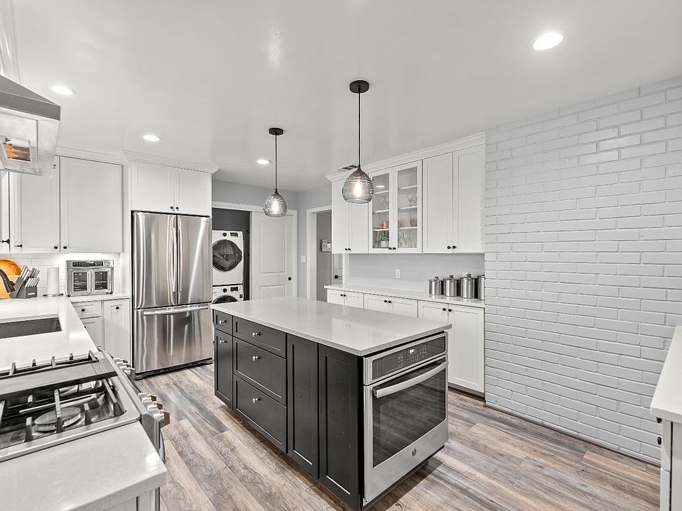 1st image of 501 Whyte Ave