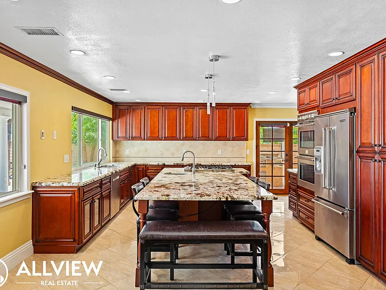 24911 Luton St — Photo 36