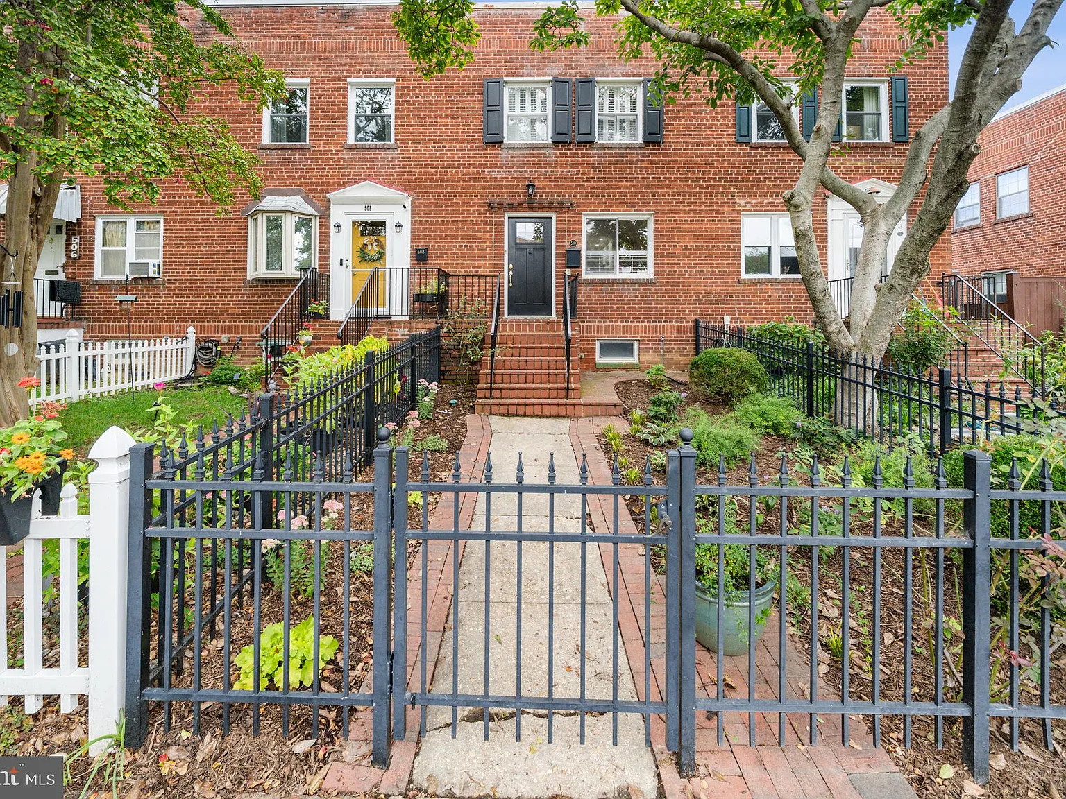 2 bed, 2.0 bath, 1317 sqft, $3,750 — Photo 3