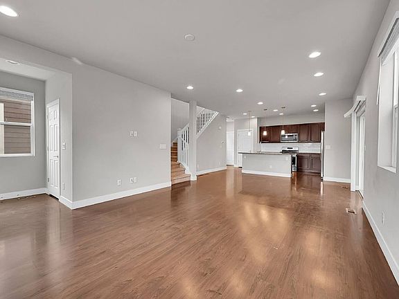 3rd image of 4779 N Kittredge St