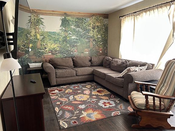 4th image of 1831 Park Ave