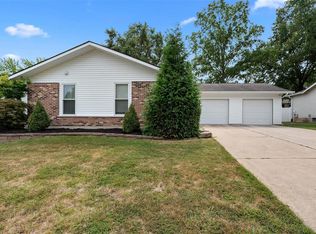 216 Mill Run Ln, Saint Peters, MO 63376