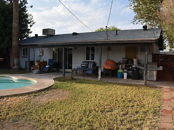 2nd image of 2211 W Gardenia Dr