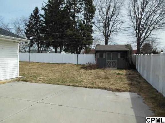3rd image of 1917 Esther Dr