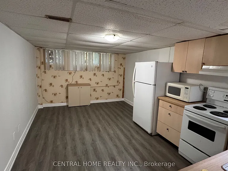 100 Burbank Dr — Photo 32