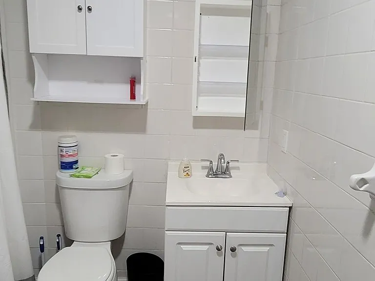 45 Scarborough Ln #D — Photo 6