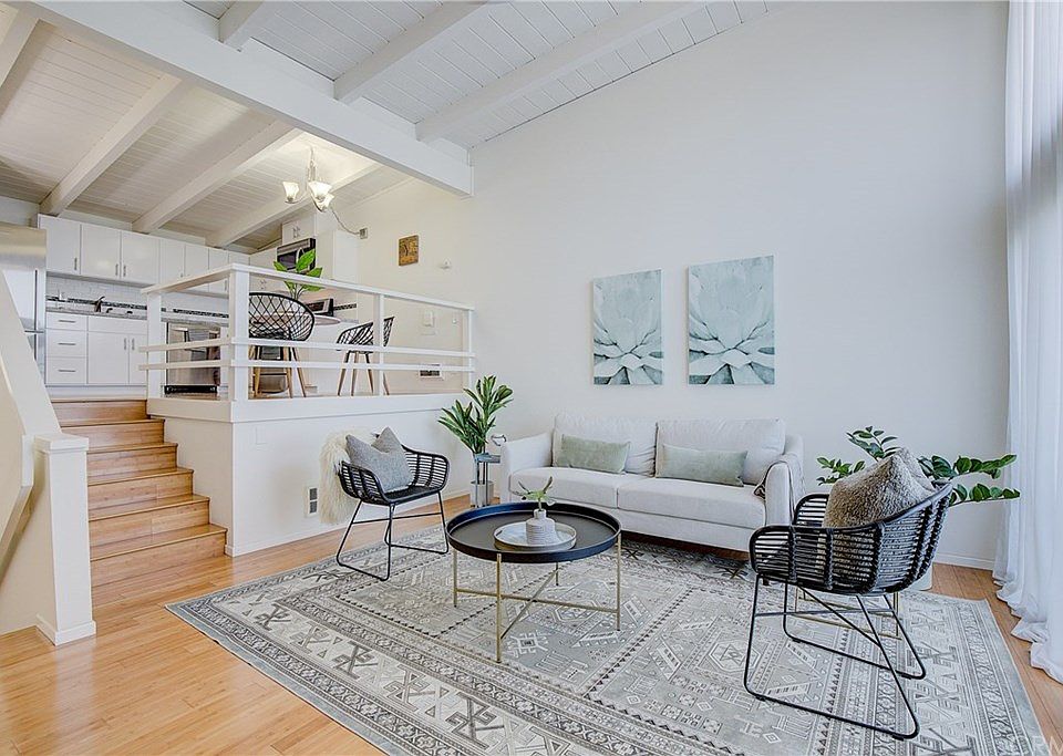 1st image of 1948 Frank St Unit 2