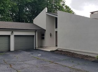 4704 1st St NE, Hickory, NC 28601