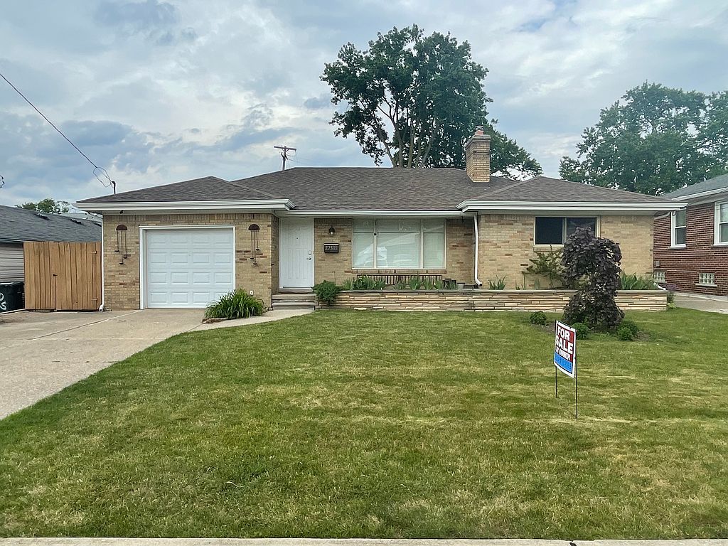 22535 Lange St - Property Image