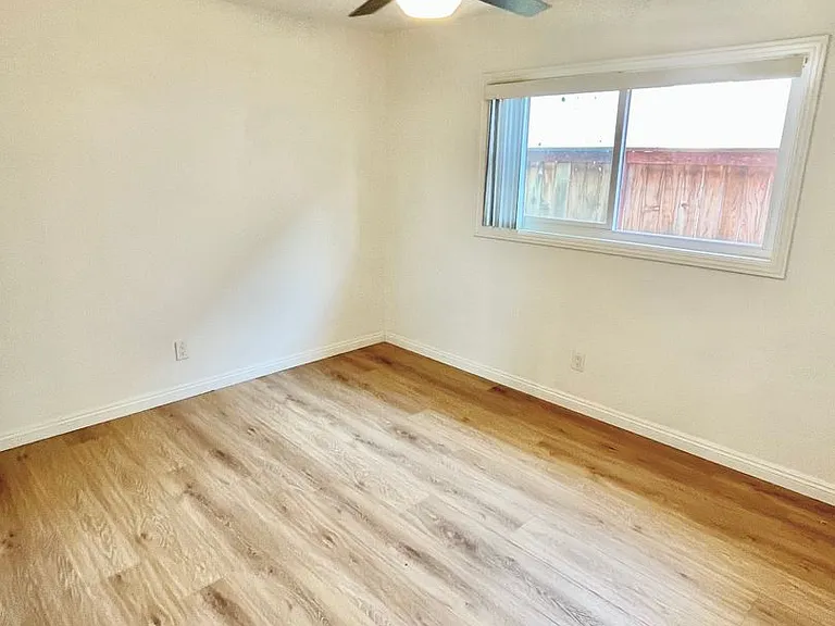 2 bed 1 bath Apt in North Park Area — Photo 10