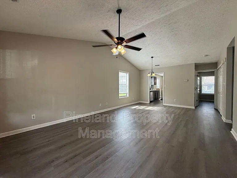 187 Aloha Dr — Photo 2