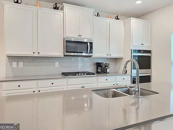 3rd image of 4806 Sultana Way SW