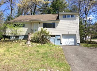 618 Wildwood Rd W, Northvale, NJ 07647