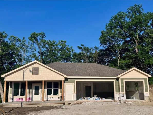 8479 Eagle Creek Dr, De Soto, KS 66018