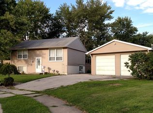 2450 S Baronette Ct, Decatur, IL 62521