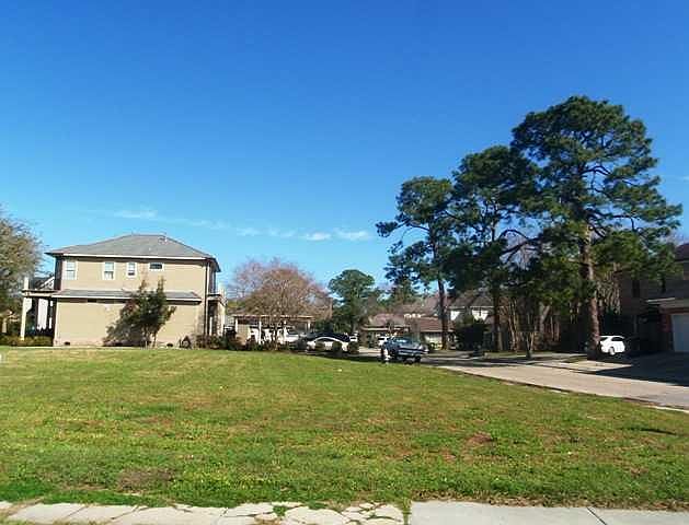 1st image of 1037 Robert E Lee Blvd