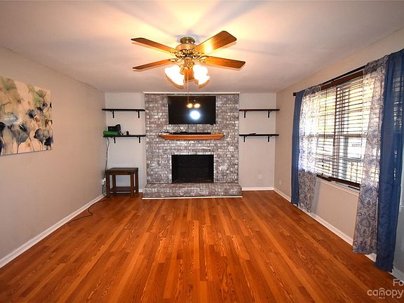 5th image of 2732 Sparks Dr