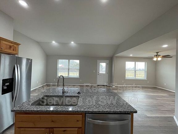 2nd image of 529 Evergreen Ave