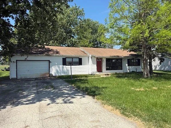 424 S 3000 West Rd W, Kankakee, IL 60901