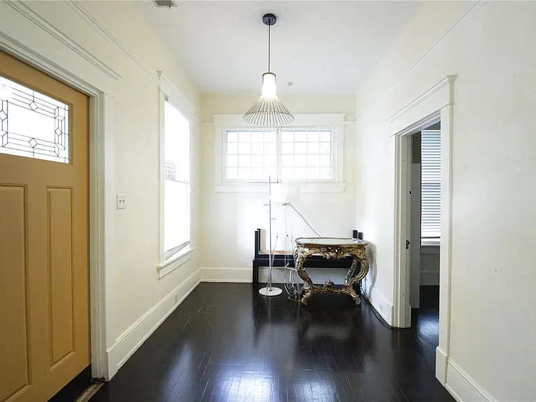 834 E University Ave — Photo 3