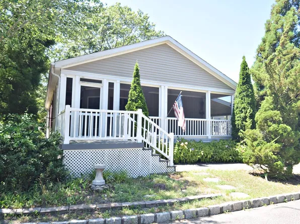 1661 Old Country Rd Unit 521, Riverhead, NY 11901