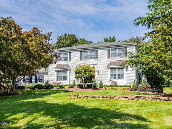 3rd image of 15 Huntley Road