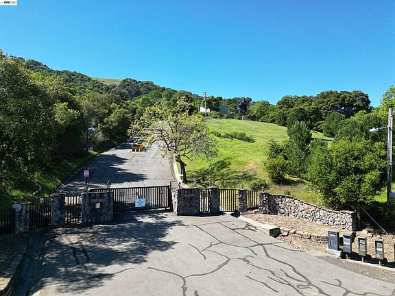2nd image of 3984 Foothill Rd