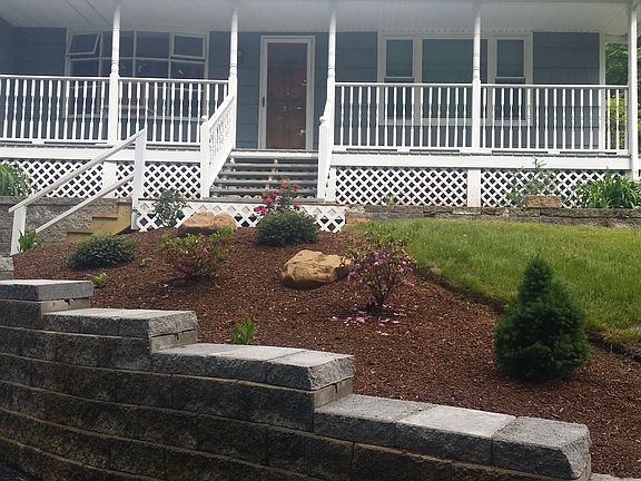 Retaining wall & bark bed 