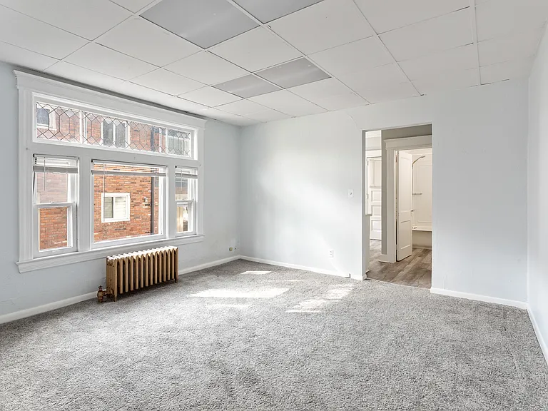 405 E 6th St #4 — Photo 3
