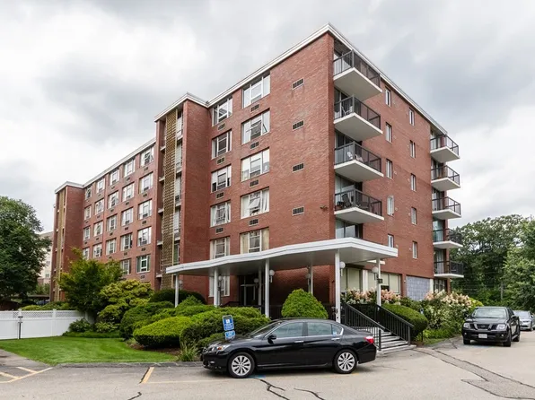 20 Hammond Pond Pkwy APT 203, Newton, MA 02467