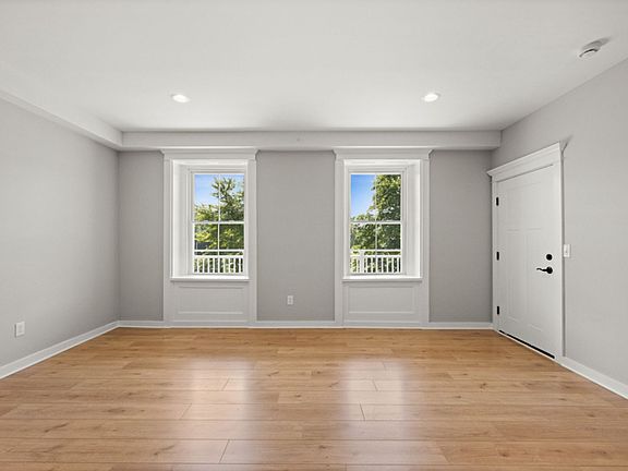 2nd image of 14 Dock St #2E