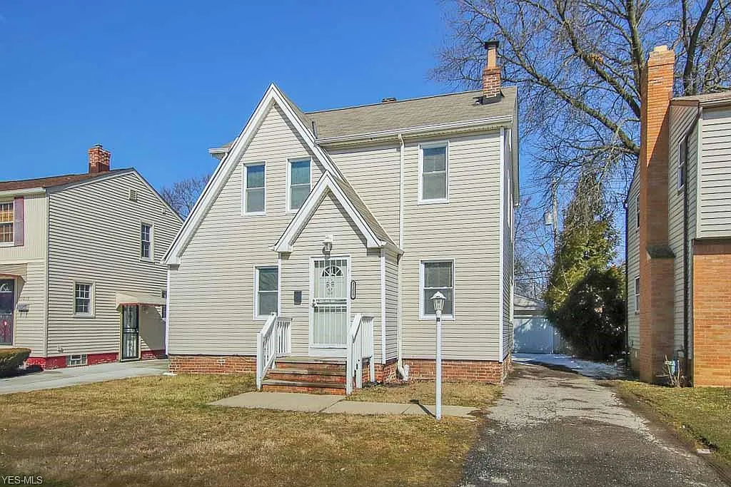 21017 Clare Ave photo 1