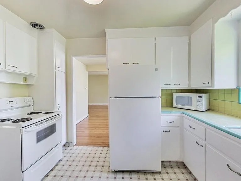 2208 Lakeshore Ave #311 — Photo 9