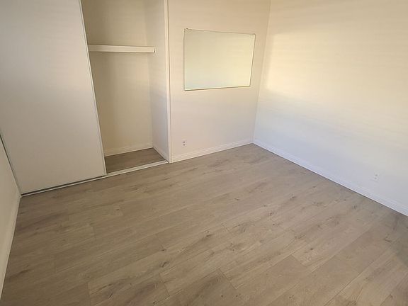 5th image of 12942 Moorpark St Unit 5