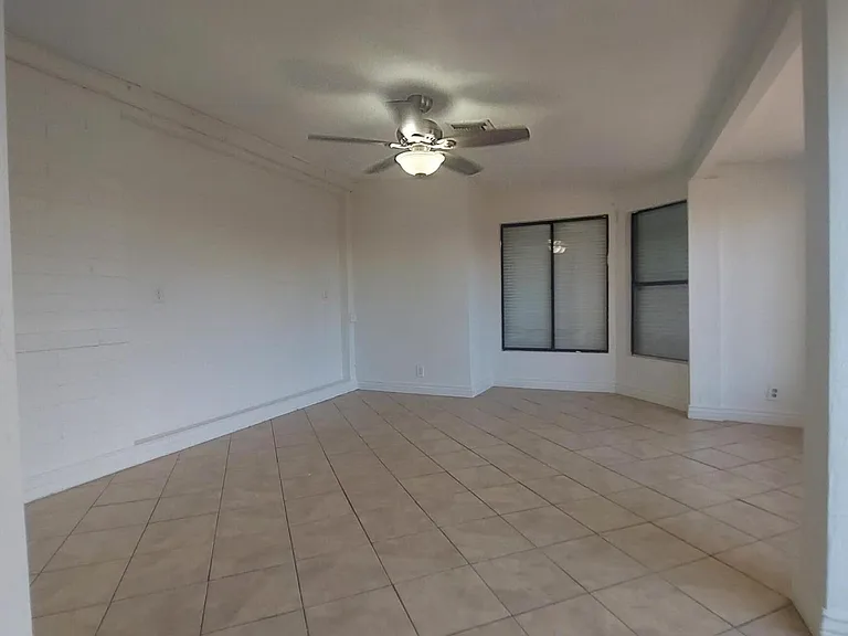 2448 W Freeway Ln — Photo 13