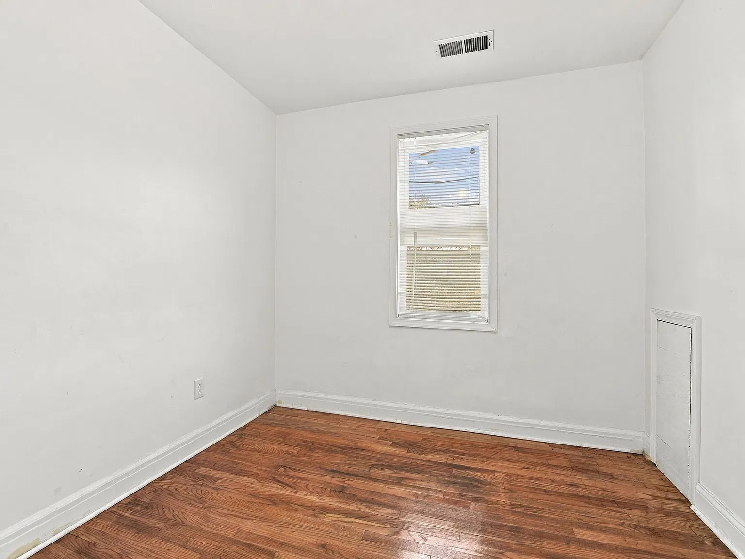 2 bed, 700 sqft, $1,200 — Photo 4