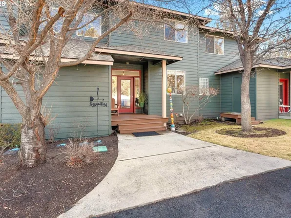 1045 Golden Pheasant Dr, Redmond, OR 97756