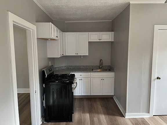 4th image of 4 Mayo Ct APT A