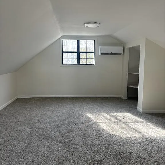 210 W 5th St — Photo 8