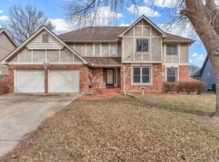 2424 SW Pepperwood Cir, Topeka, KS 66614