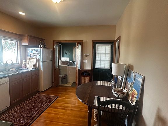 4th image of 98 Putnam St APT 1