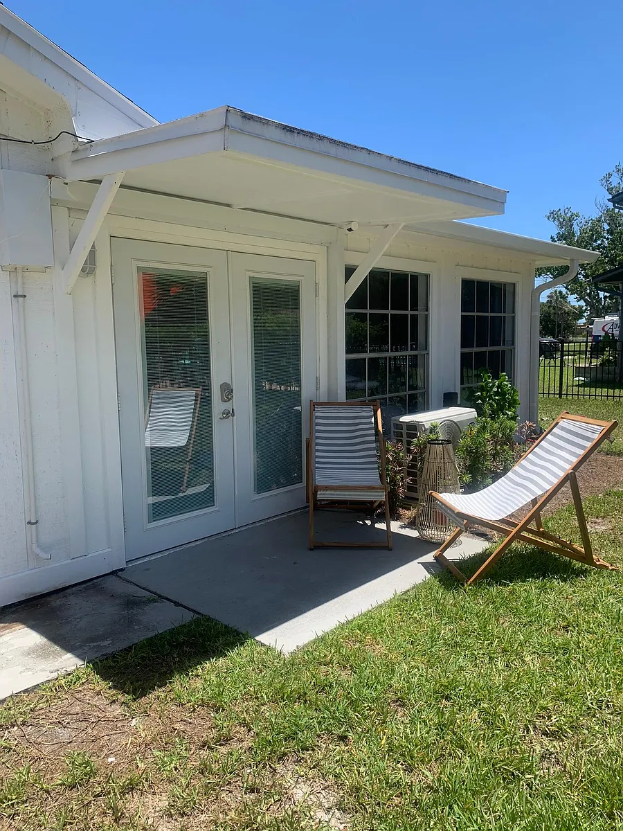 Building Photo - 2014 S Riverside Dr #2