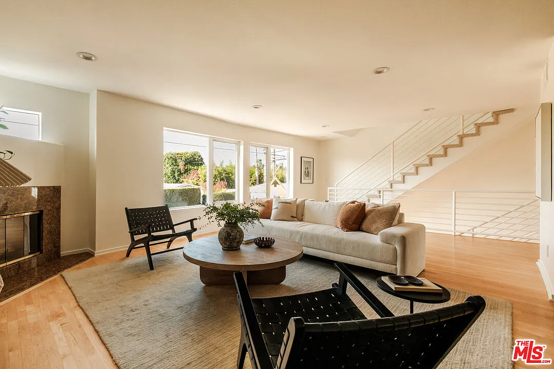 3 bed, 2.5 bath, 2360 sqft, $10,000 — Photo 1