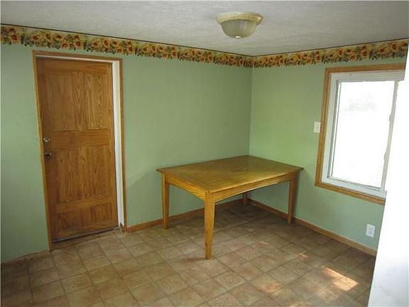 3rd image of 3075 Clover Dr