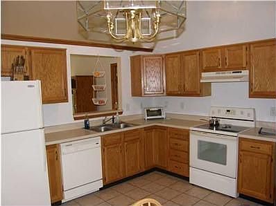 2nd image of 814 Millbrook Dr