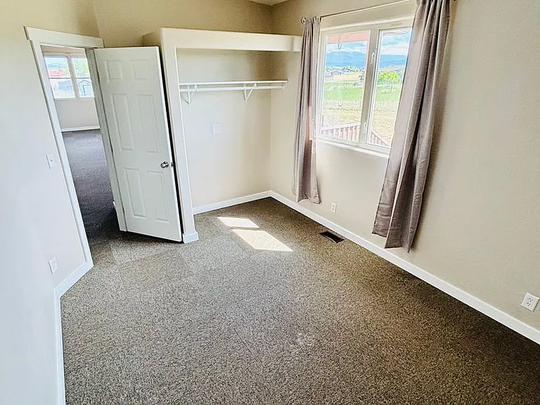 3211 Legacy Loop — Photo 8