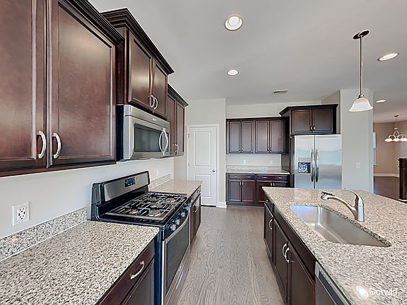 3rd image of 317 Legendres Dr