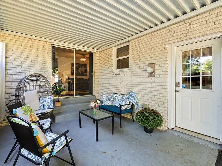 2407 E Main St — Photo 26
