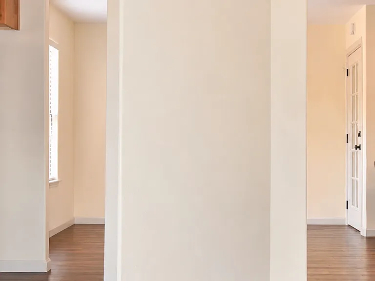 Long Entryway. This unit has gorgeous lighting and has a wonderful layout.