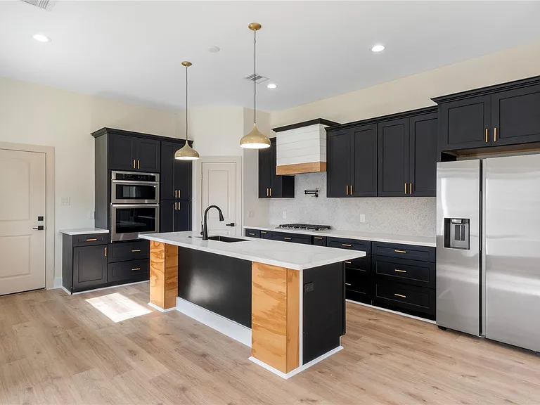 1113 Danube St — Photo 3